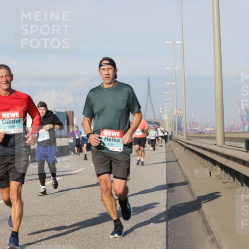 03.10.2025 - Köhlbrandbrückenlauf Jannik Wohlers http://msf.ph/oto/9083556 03.10.2025 09:55:52 Position 3 1038, 1501 meine-sportfotos.de