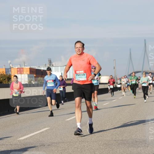 03.10.2025 - Köhlbrandbrückenlauf Jannik Wohlers http://msf.ph/oto/9083623 03.10.2025 09:55:56 Position 3 1973 meine-sportfotos.de