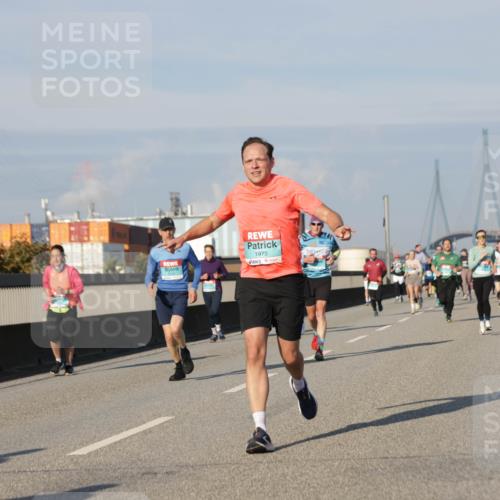 03.10.2025 - Köhlbrandbrückenlauf Jannik Wohlers http://msf.ph/oto/9083635 03.10.2025 09:55:56 Position 3 1973 meine-sportfotos.de