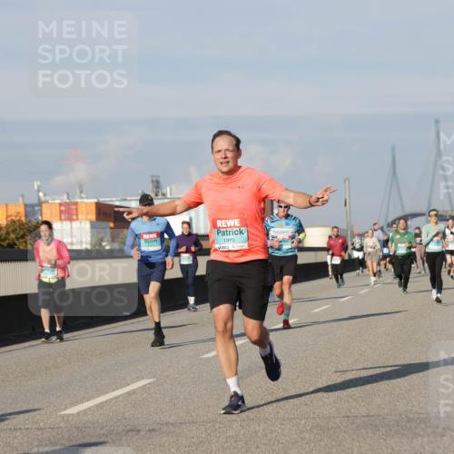 03.10.2025 - Köhlbrandbrückenlauf Jannik Wohlers http://msf.ph/oto/9083639 03.10.2025 09:55:56 Position 3 1973 meine-sportfotos.de