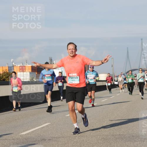 03.10.2025 - Köhlbrandbrückenlauf Jannik Wohlers http://msf.ph/oto/9083643 03.10.2025 09:55:56 Position 3 1973 meine-sportfotos.de