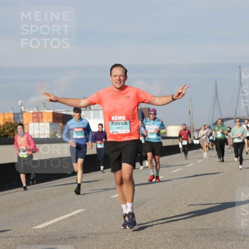 03.10.2025 - Köhlbrandbrückenlauf Jannik Wohlers http://msf.ph/oto/9083653 03.10.2025 09:55:57 Position 3 1973 meine-sportfotos.de
