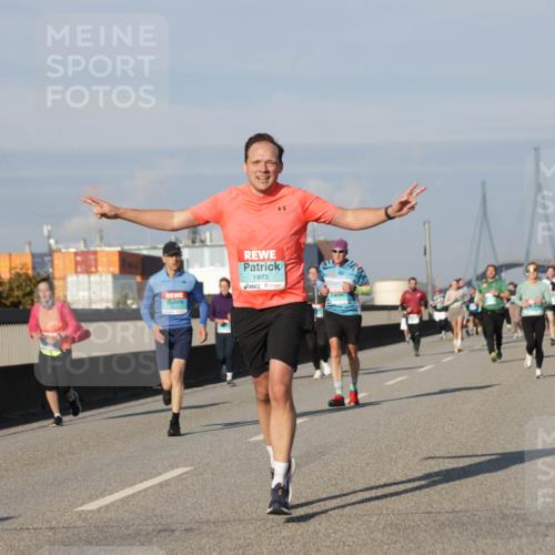03.10.2025 - Köhlbrandbrückenlauf Jannik Wohlers http://msf.ph/oto/9083658 03.10.2025 09:55:57 Position 3 1973 meine-sportfotos.de