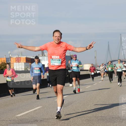 03.10.2025 - Köhlbrandbrückenlauf Jannik Wohlers http://msf.ph/oto/9083667 03.10.2025 09:55:57 Position 3 1973, 124 meine-sportfotos.de