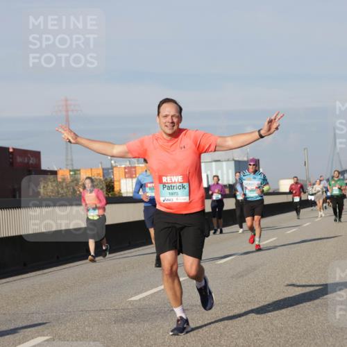 03.10.2025 - Köhlbrandbrückenlauf Jannik Wohlers http://msf.ph/oto/9083689 03.10.2025 09:55:57 Position 3 0100, 1973 meine-sportfotos.de