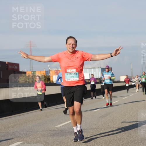 03.10.2025 - Köhlbrandbrückenlauf Jannik Wohlers http://msf.ph/oto/9083701 03.10.2025 09:55:57 Position 3 1973 meine-sportfotos.de