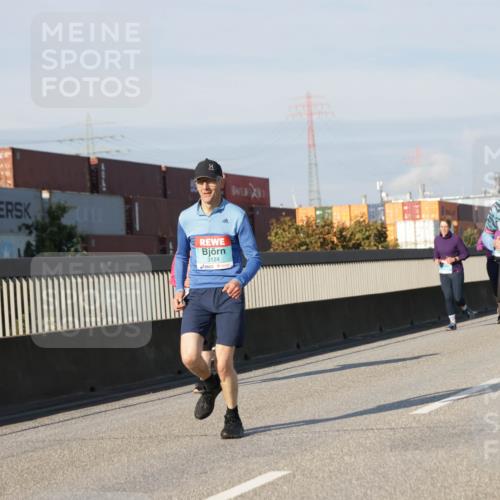 03.10.2025 - Köhlbrandbrückenlauf Jannik Wohlers http://msf.ph/oto/9083756 03.10.2025 09:55:59 Position 3 3124 meine-sportfotos.de