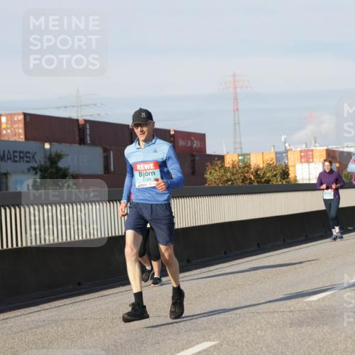 03.10.2025 - Köhlbrandbrückenlauf Jannik Wohlers http://msf.ph/oto/9083767 03.10.2025 09:55:59 Position 3 3124, 3457 meine-sportfotos.de