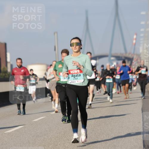 03.10.2025 - Köhlbrandbrückenlauf Jannik Wohlers http://msf.ph/oto/9083773 03.10.2025 09:56:00 Position 3 2381 meine-sportfotos.de