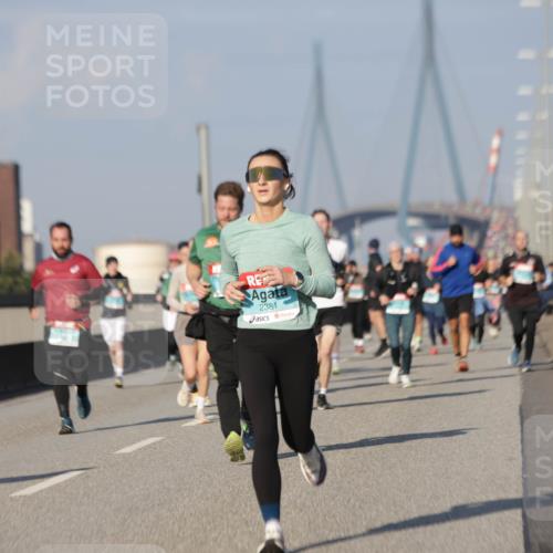 03.10.2025 - Köhlbrandbrückenlauf Jannik Wohlers http://msf.ph/oto/9083782 03.10.2025 09:56:00 Position 3 2381 meine-sportfotos.de