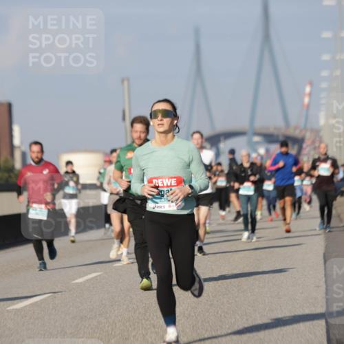03.10.2025 - Köhlbrandbrückenlauf Jannik Wohlers http://msf.ph/oto/9083789 03.10.2025 09:56:00 Position 3 238 meine-sportfotos.de