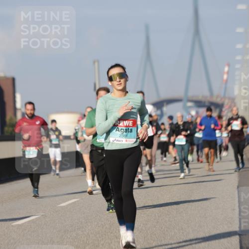 03.10.2025 - Köhlbrandbrückenlauf Jannik Wohlers http://msf.ph/oto/9083804 03.10.2025 09:56:01 Position 3 2381 meine-sportfotos.de