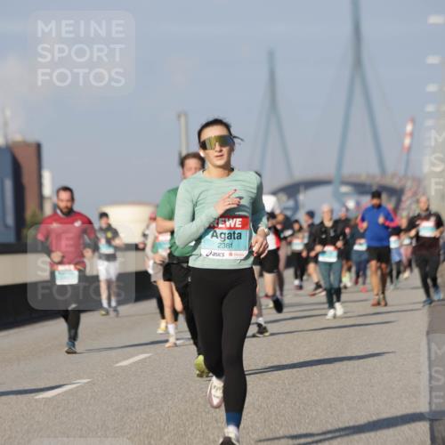03.10.2025 - Köhlbrandbrückenlauf Jannik Wohlers http://msf.ph/oto/9083811 03.10.2025 09:56:01 Position 3 2381 meine-sportfotos.de