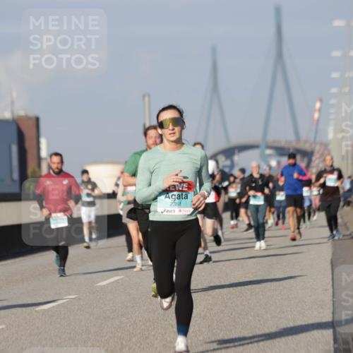 03.10.2025 - Köhlbrandbrückenlauf Jannik Wohlers http://msf.ph/oto/9083818 03.10.2025 09:56:01 Position 3 2381 meine-sportfotos.de