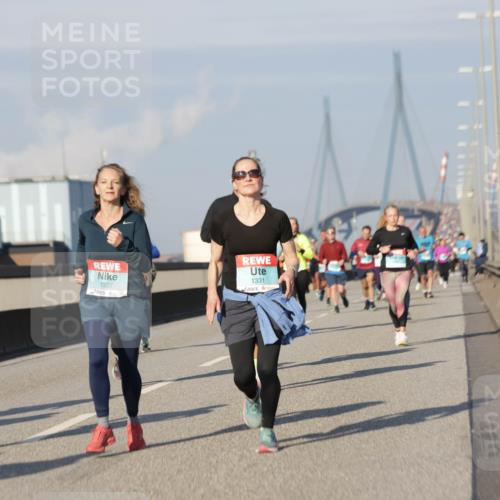 03.10.2025 - Köhlbrandbrückenlauf Jannik Wohlers http://msf.ph/oto/9084378 03.10.2025 09:56:18 Position 3 1181, 1327, 1331 meine-sportfotos.de