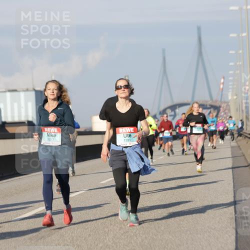 03.10.2025 - Köhlbrandbrückenlauf Jannik Wohlers http://msf.ph/oto/9084387 03.10.2025 09:56:18 Position 3 1181, 1327, 1331 meine-sportfotos.de