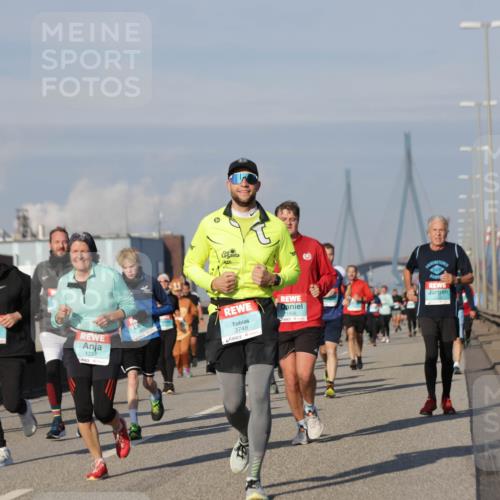 03.10.2025 - Köhlbrandbrückenlauf Jannik Wohlers http://msf.ph/oto/9089284 03.10.2025 09:58:30 Position 3 3699, 1337, 3748, 1456 meine-sportfotos.de