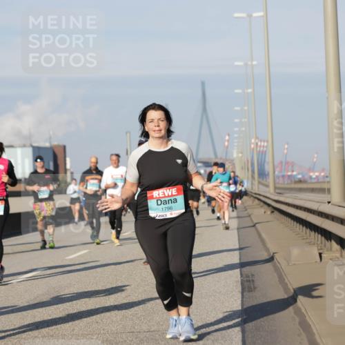 03.10.2025 - Köhlbrandbrückenlauf Jannik Wohlers http://msf.ph/oto/9090104 03.10.2025 09:58:51 Position 3 1745, 1796 meine-sportfotos.de
