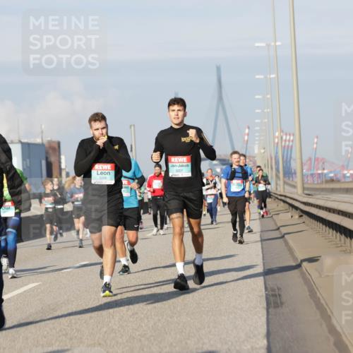 03.10.2025 - Köhlbrandbrückenlauf Jannik Wohlers http://msf.ph/oto/9090473 03.10.2025 09:59:00 Position 3 1372, 3206, 3207 meine-sportfotos.de