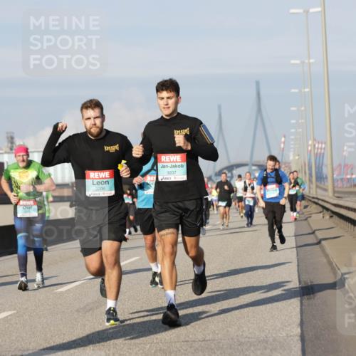 03.10.2025 - Köhlbrandbrückenlauf Jannik Wohlers http://msf.ph/oto/9090580 03.10.2025 09:59:01 Position 3 72, 3206, 3207 meine-sportfotos.de