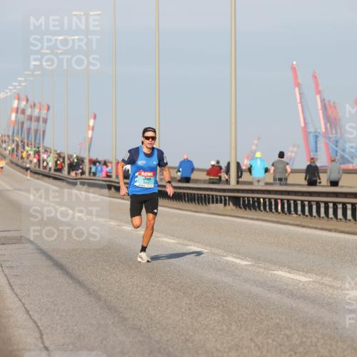 03.10.2025 - Köhlbrandbrückenlauf Lena Gebhardt http://msf.ph/oto/9095499 03.10.2025 09:32:17 Position 2 11, 3247 meine-sportfotos.de