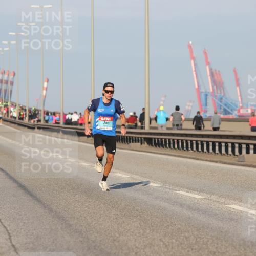 03.10.2025 - Köhlbrandbrückenlauf Lena Gebhardt http://msf.ph/oto/9095514 03.10.2025 09:32:18 Position 2 3247 meine-sportfotos.de