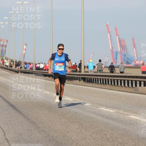 03.10.2025 - Köhlbrandbrückenlauf Lena Gebhardt http://msf.ph/oto/9095528 03.10.2025 09:32:18 Position 2 3247 meine-sportfotos.de