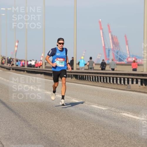 03.10.2025 - Köhlbrandbrückenlauf Lena Gebhardt http://msf.ph/oto/9095539 03.10.2025 09:32:18 Position 2 3247 meine-sportfotos.de