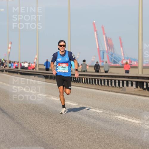 03.10.2025 - Köhlbrandbrückenlauf Lena Gebhardt http://msf.ph/oto/9095586 03.10.2025 09:32:19 Position 2 3247 meine-sportfotos.de