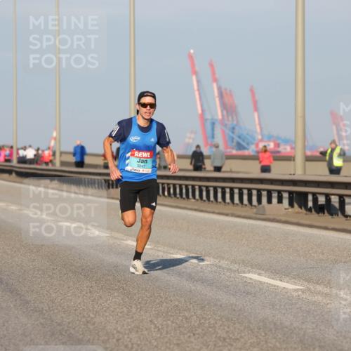 03.10.2025 - Köhlbrandbrückenlauf Lena Gebhardt http://msf.ph/oto/9095606 03.10.2025 09:32:19 Position 2 3247 meine-sportfotos.de