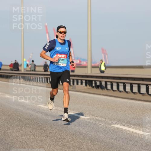 03.10.2025 - Köhlbrandbrückenlauf Lena Gebhardt http://msf.ph/oto/9095709 03.10.2025 09:32:20 Position 2 3247 meine-sportfotos.de