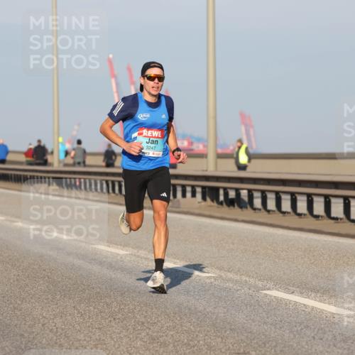 03.10.2025 - Köhlbrandbrückenlauf Lena Gebhardt http://msf.ph/oto/9095723 03.10.2025 09:32:20 Position 2 3247 meine-sportfotos.de