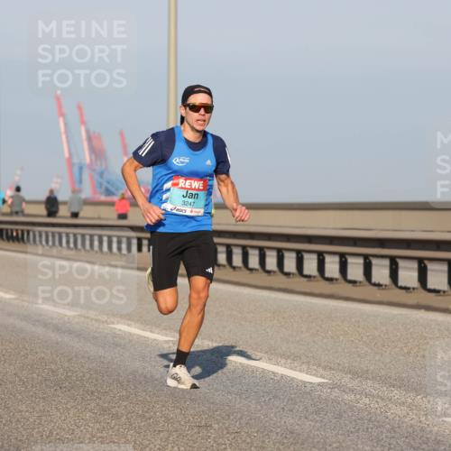 03.10.2025 - Köhlbrandbrückenlauf Lena Gebhardt http://msf.ph/oto/9095782 03.10.2025 09:32:21 Position 2 3247 meine-sportfotos.de
