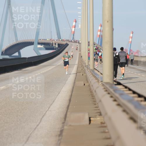 03.10.2025 - Köhlbrandbrückenlauf Lena Gebhardt http://msf.ph/oto/9095847 03.10.2025 09:32:48 Position 2  meine-sportfotos.de