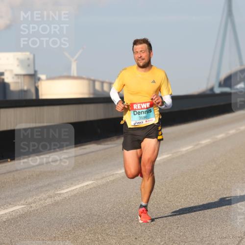 03.10.2025 - Köhlbrandbrückenlauf Lena Gebhardt http://msf.ph/oto/9096709 03.10.2025 09:33:16 Position 2 3590 meine-sportfotos.de