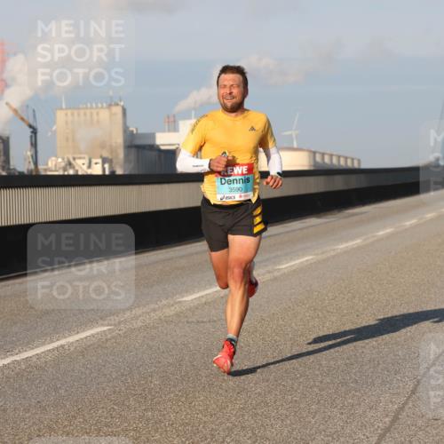 03.10.2025 - Köhlbrandbrückenlauf Lena Gebhardt http://msf.ph/oto/9096805 03.10.2025 09:33:17 Position 2 3590 meine-sportfotos.de