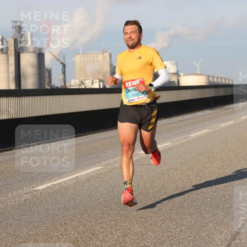 03.10.2025 - Köhlbrandbrückenlauf Lena Gebhardt http://msf.ph/oto/9096838 03.10.2025 09:33:17 Position 2 3590 meine-sportfotos.de