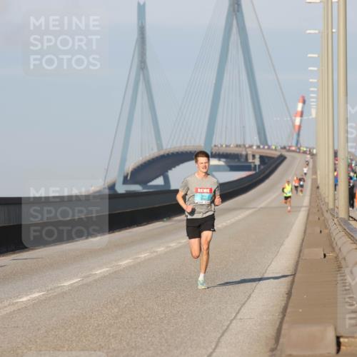 03.10.2025 - Köhlbrandbrückenlauf Lena Gebhardt http://msf.ph/oto/9097003 03.10.2025 09:33:34 Position 2  meine-sportfotos.de