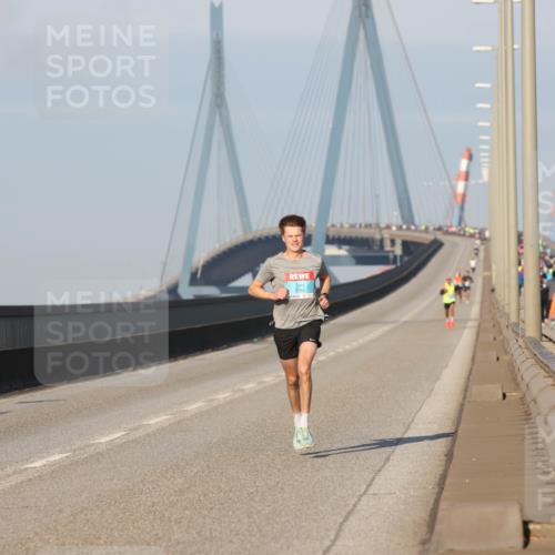 03.10.2025 - Köhlbrandbrückenlauf Lena Gebhardt http://msf.ph/oto/9097040 03.10.2025 09:33:35 Position 2  meine-sportfotos.de