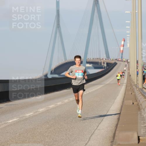03.10.2025 - Köhlbrandbrückenlauf Lena Gebhardt http://msf.ph/oto/9097053 03.10.2025 09:33:35 Position 2  meine-sportfotos.de