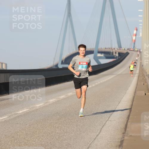03.10.2025 - Köhlbrandbrückenlauf Lena Gebhardt http://msf.ph/oto/9097093 03.10.2025 09:33:35 Position 2  meine-sportfotos.de
