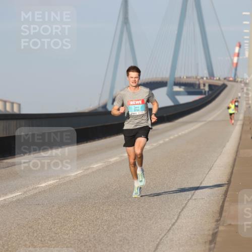 03.10.2025 - Köhlbrandbrückenlauf Lena Gebhardt http://msf.ph/oto/9097133 03.10.2025 09:33:36 Position 2  meine-sportfotos.de