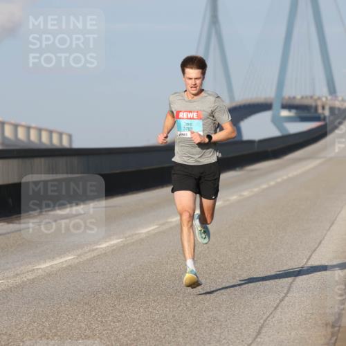 03.10.2025 - Köhlbrandbrückenlauf Lena Gebhardt http://msf.ph/oto/9097196 03.10.2025 09:33:37 Position 2  meine-sportfotos.de