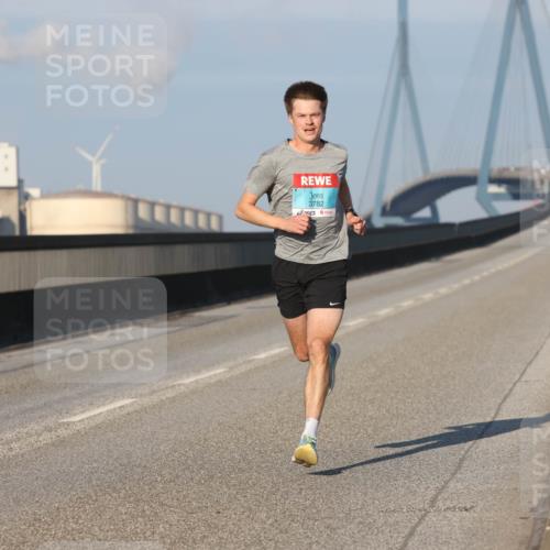 03.10.2025 - Köhlbrandbrückenlauf Lena Gebhardt http://msf.ph/oto/9097301 03.10.2025 09:33:38 Position 2 3782 meine-sportfotos.de