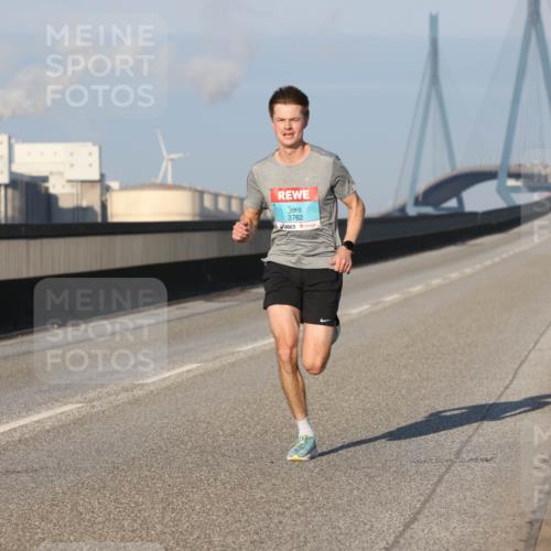 03.10.2025 - Köhlbrandbrückenlauf Lena Gebhardt http://msf.ph/oto/9097343 03.10.2025 09:33:39 Position 2 3782 meine-sportfotos.de