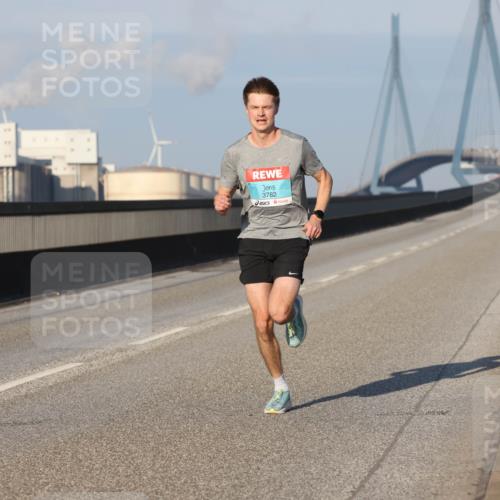 03.10.2025 - Köhlbrandbrückenlauf Lena Gebhardt http://msf.ph/oto/9097357 03.10.2025 09:33:39 Position 2 3782 meine-sportfotos.de