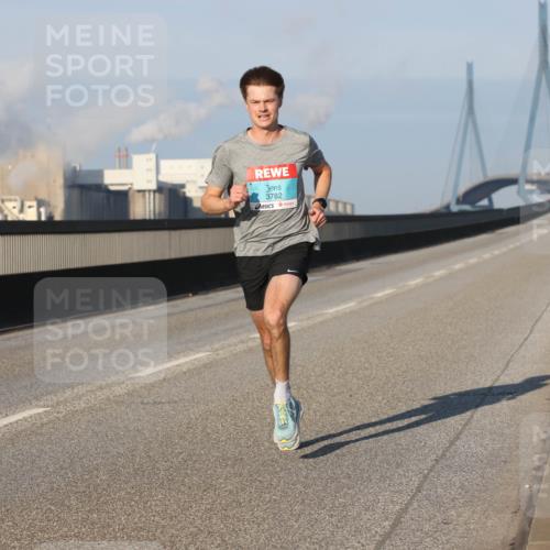 03.10.2025 - Köhlbrandbrückenlauf Lena Gebhardt http://msf.ph/oto/9097413 03.10.2025 09:33:40 Position 2 3782 meine-sportfotos.de