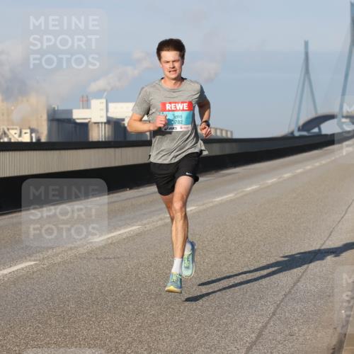 03.10.2025 - Köhlbrandbrückenlauf Lena Gebhardt http://msf.ph/oto/9097427 03.10.2025 09:33:40 Position 2 3782 meine-sportfotos.de