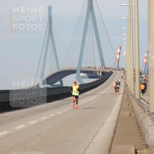03.10.2025 - Köhlbrandbrückenlauf Lena Gebhardt http://msf.ph/oto/9097513 03.10.2025 09:33:52 Position 2  meine-sportfotos.de