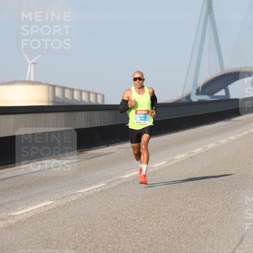 03.10.2025 - Köhlbrandbrückenlauf Lena Gebhardt http://msf.ph/oto/9097770 03.10.2025 09:34:02 Position 2 3807 meine-sportfotos.de